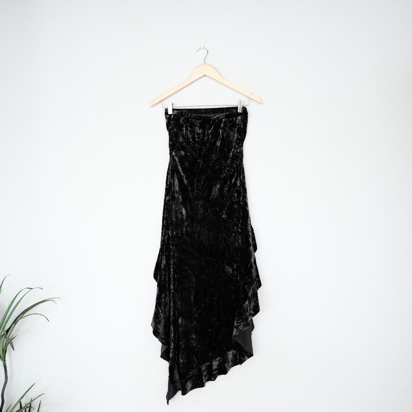 Silence + Noise Luna Velvet Strapless Midi Dress